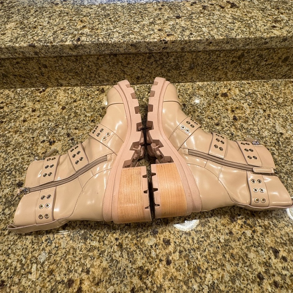 Alice + Olivia Combat Moto Boots Hali Lug Heel Beige Almond Gold 40 US 10 - Picture 9 of 11